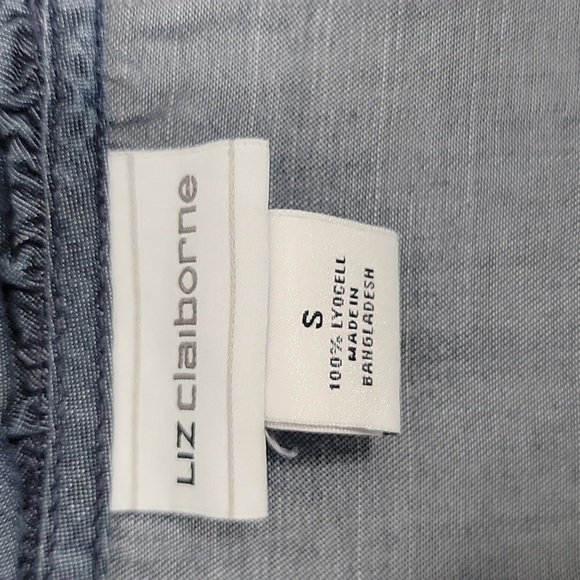 Liz Claiborne, Size S, Sleeveless Chambray Top with Ruffled Front. EUC - Picture 4 of 8